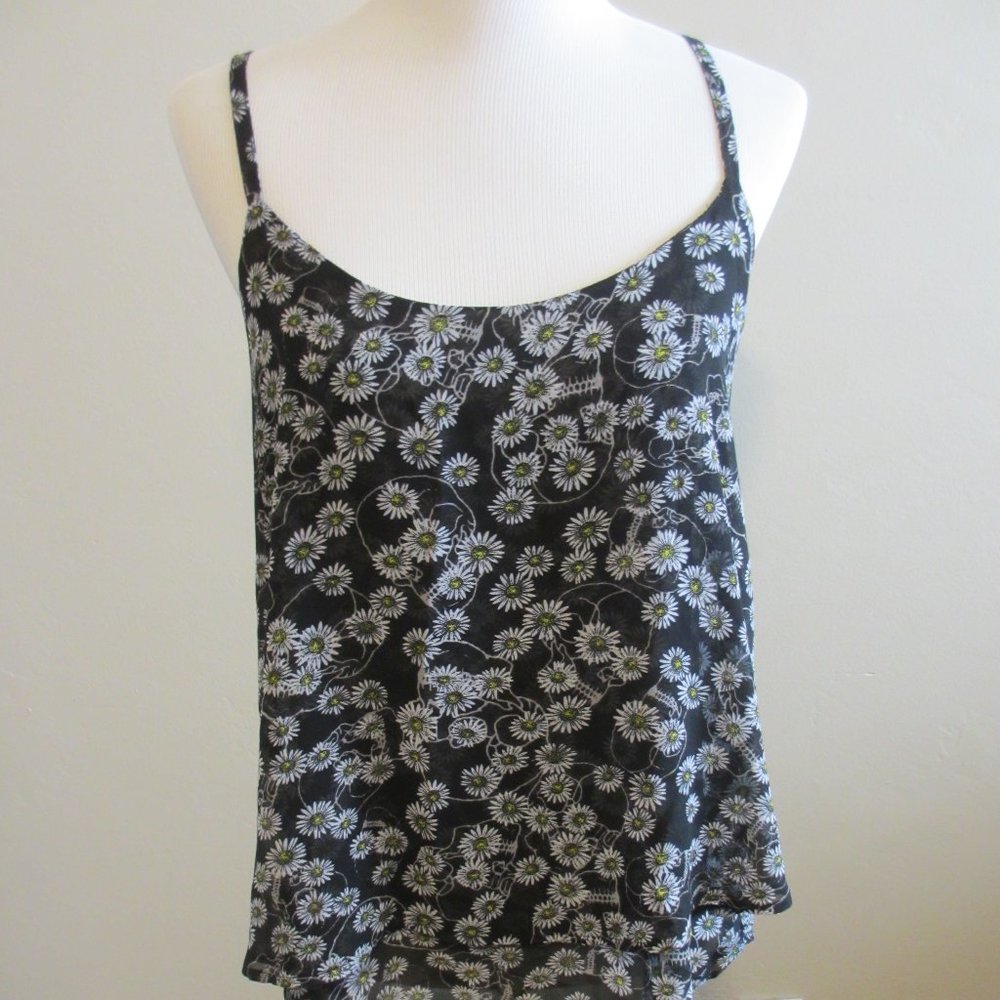 HOT TOPIC DOUBLE SHEER FABRIC SPAGHETTI STRAP TOP, BLACK WITH DAISEYS, MED